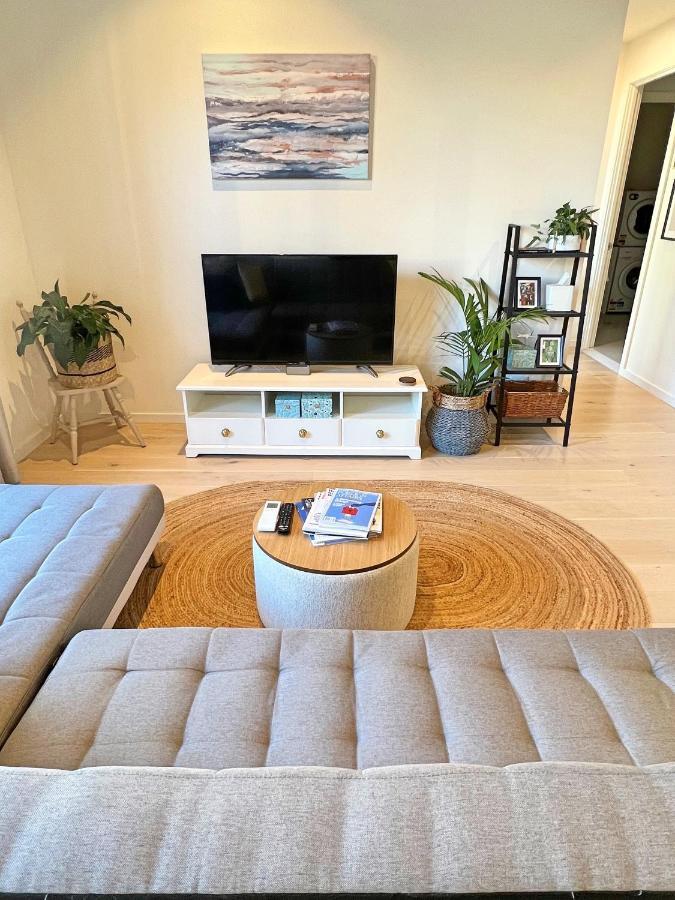 Industrial Yet Modern, 1Bd 1Bth Apt - Woden Phillip Екстер'єр фото
