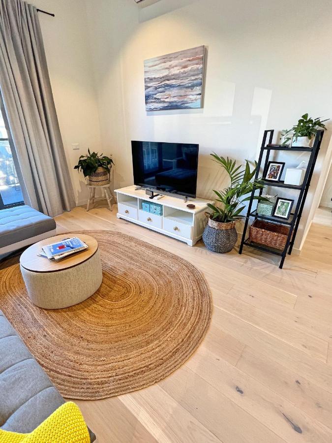 Industrial Yet Modern, 1Bd 1Bth Apt - Woden Phillip Екстер'єр фото